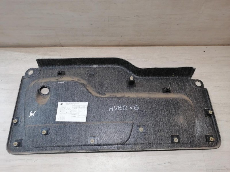 Niva №6 обшивка крышки багажника