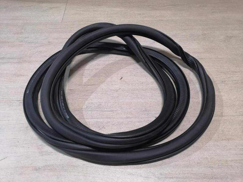 Rapid №2 уплотнитель дверного проема передний левый