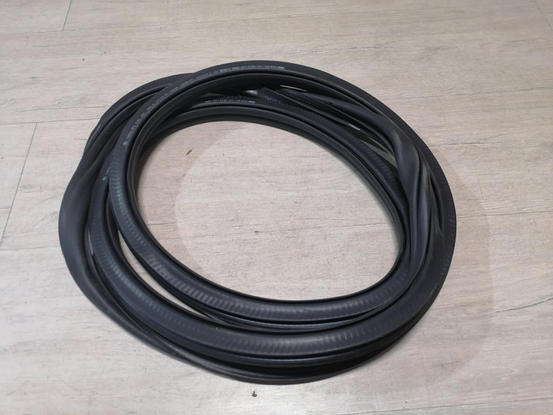 Rapid №2 уплотнитель дверного проема передний правый