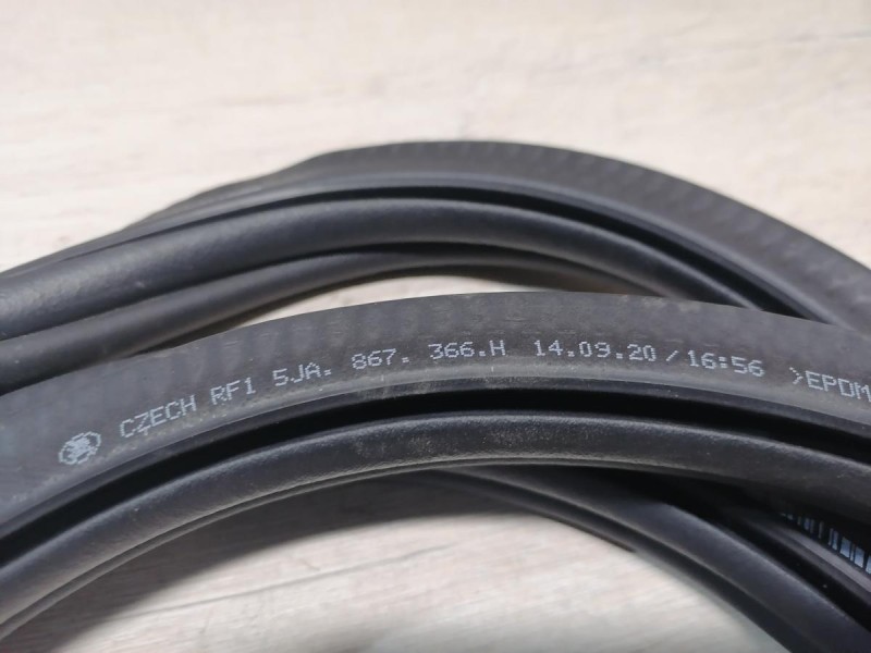 Rapid №2 уплотнитель дверного проема передний правый