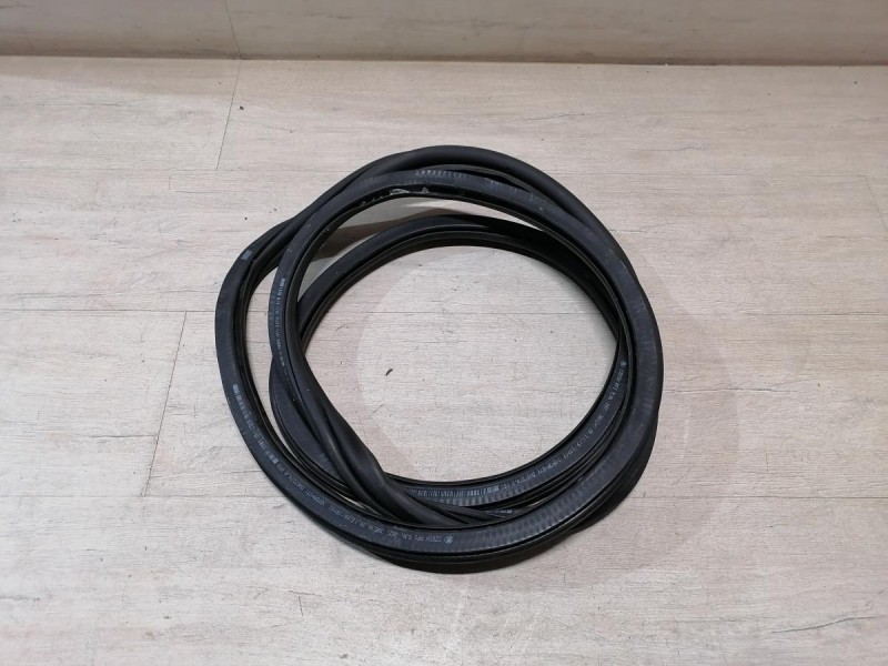 Rapid 2 уплотнитель дверного проема передний правый