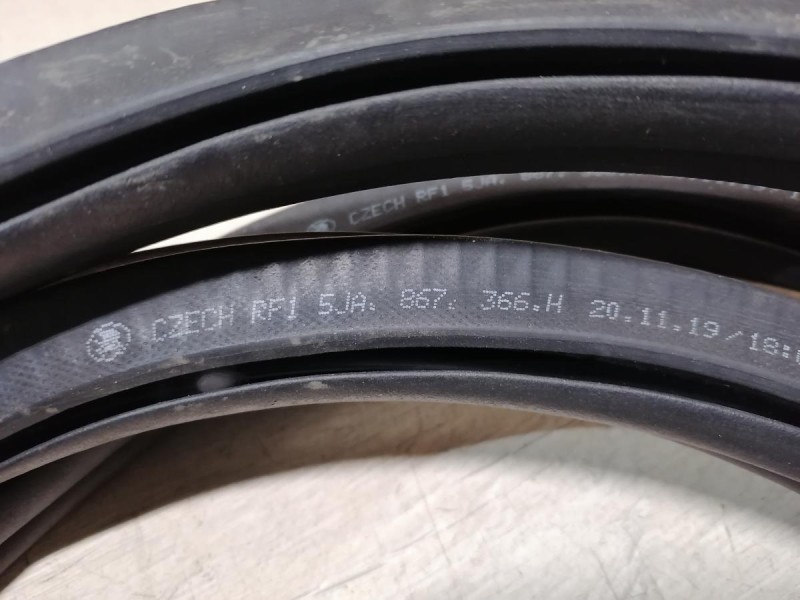 Rapid 2 уплотнитель дверного проема передний правый