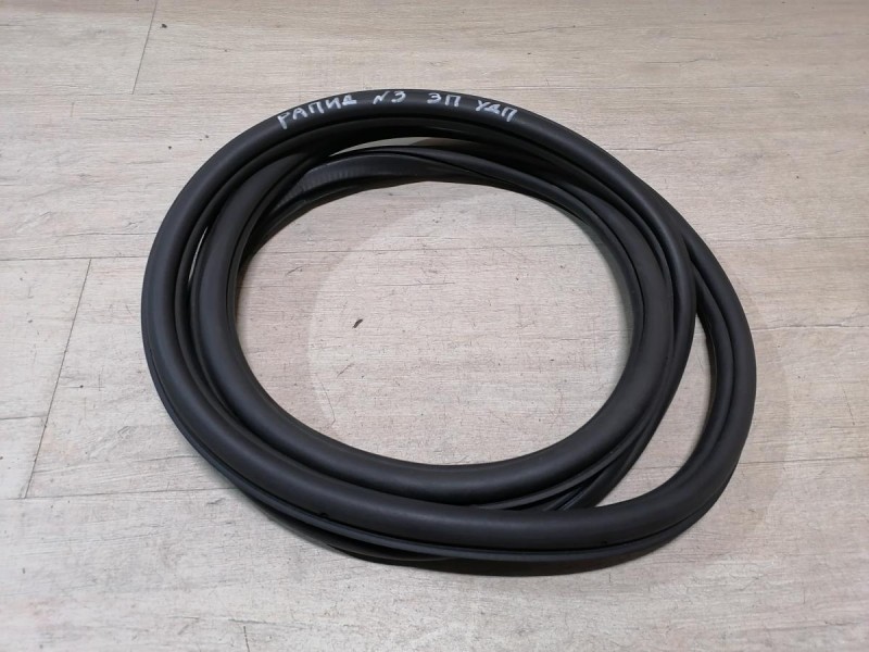 Rapid 2 уплотнитель дверного проема задний правый