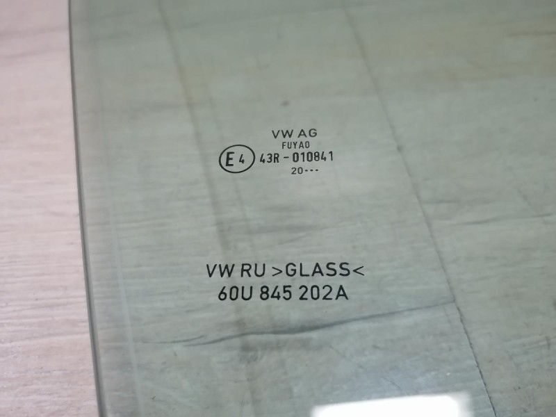 Rapid №2 стекло переднее правое 20