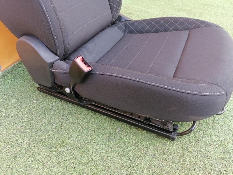 Rapid №2 сиденье левое правое к-кт деф