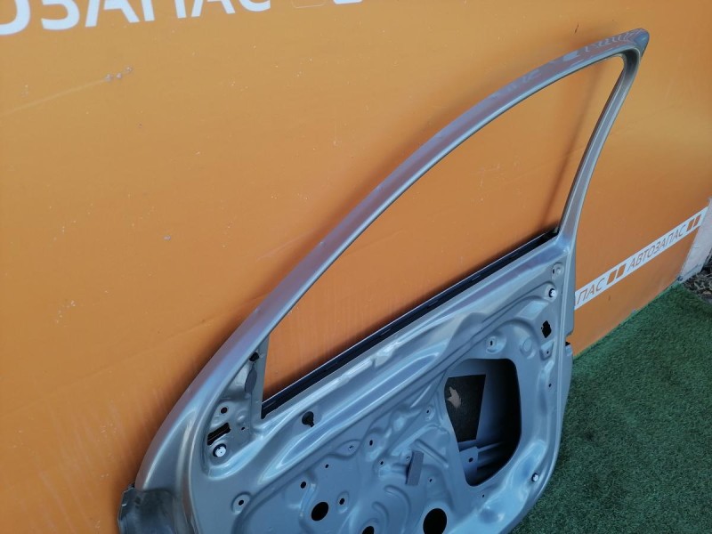 Rapid №2 дверь передняя правая деф