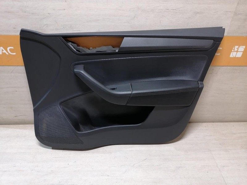 Rapid 2 обшивка двери передняя правая