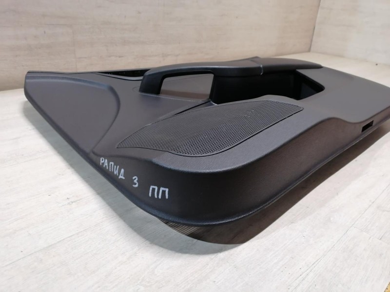 Rapid 2 обшивка двери передняя правая