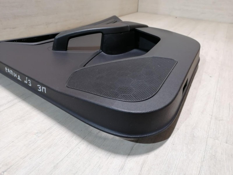 Rapid 2 обшивка двери задняя правая