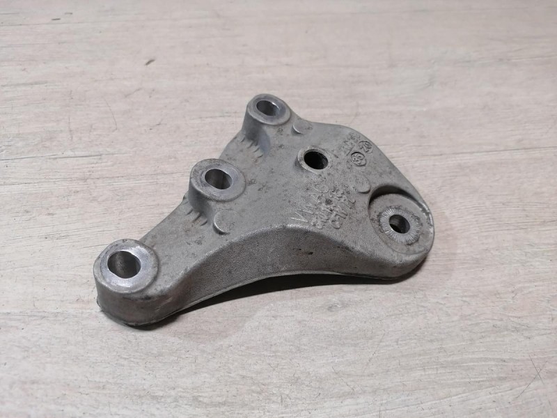 Rapid №2 кронштейн подушки двигателя правый