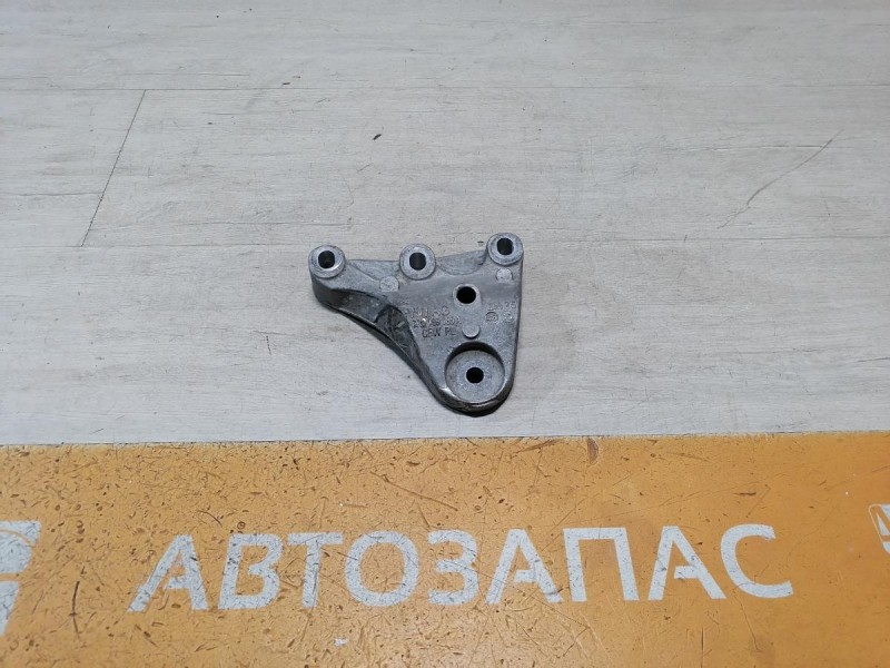 Rapid 2 кронштейн подушки двигателя правый