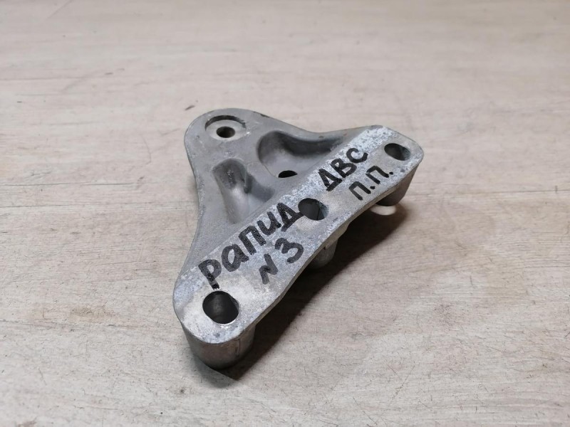 Rapid 2 кронштейн подушки двигателя правый