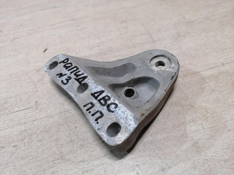 Rapid 2 кронштейн подушки двигателя правый