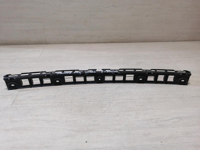 Rapid 2 крепление заднего бампера центральное