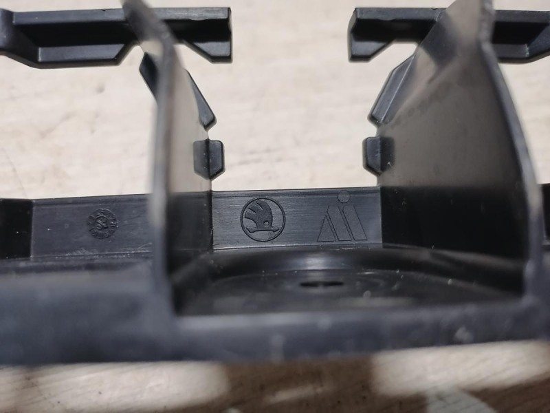 Rapid 2 крепление заднего бампера центральное