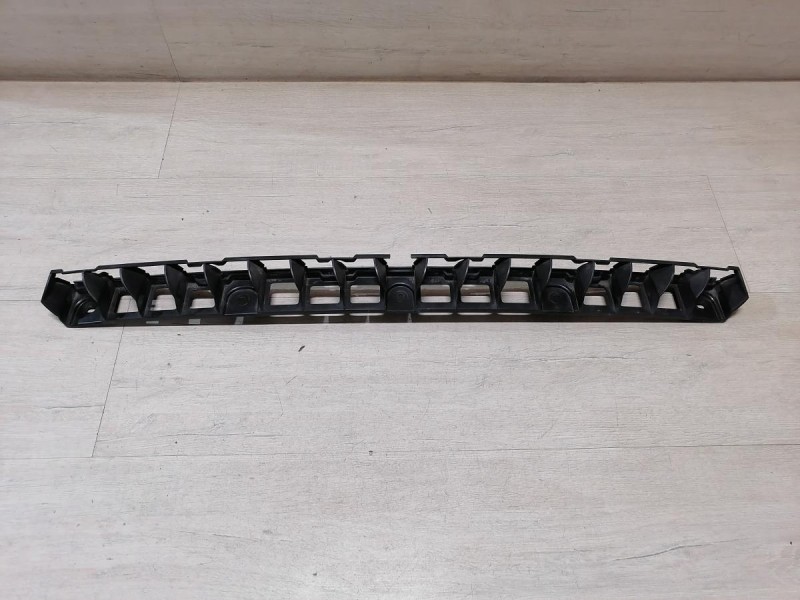 Rapid 2 крепление заднего бампера центральное