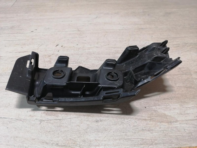 Rapid 2 крепление заднего бампера под фонарь правое