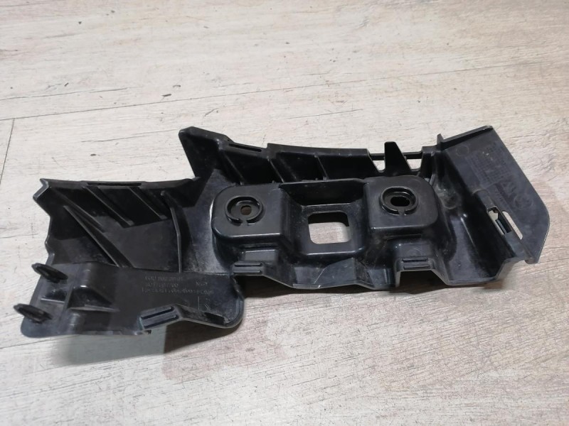 Rapid 2 крепление заднего бампера под фонарь правое