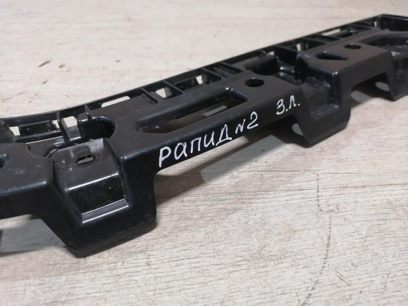 Rapid №2 крепление заднего бампера на крыло левое