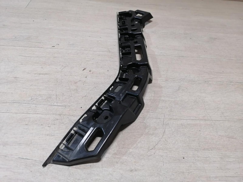 Rapid №2 крепление заднего бампера на крыло левое