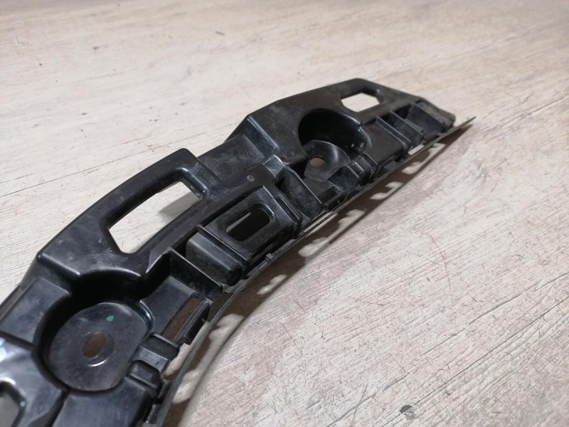 Rapid 2 крепление заднего бампера на крыло левое