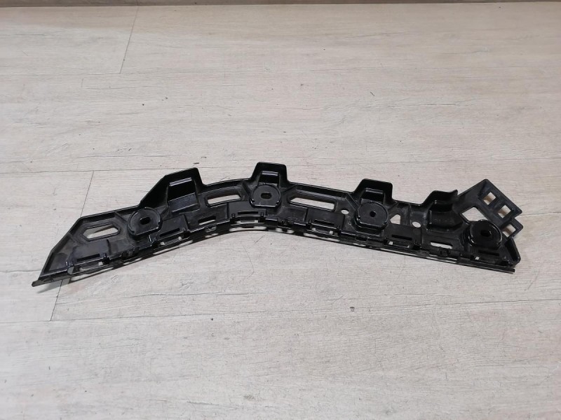 Rapid 2 крепление заднего бампера на крыло левое