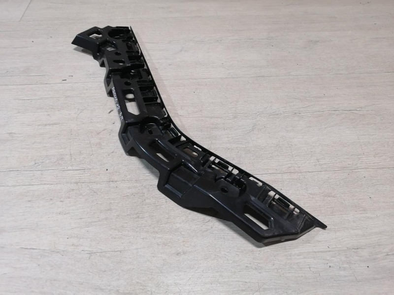 Rapid №2 крепление заднего бампера на крыло правое