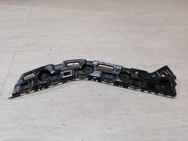 Rapid 2 крепление заднего бампера на крыло правое