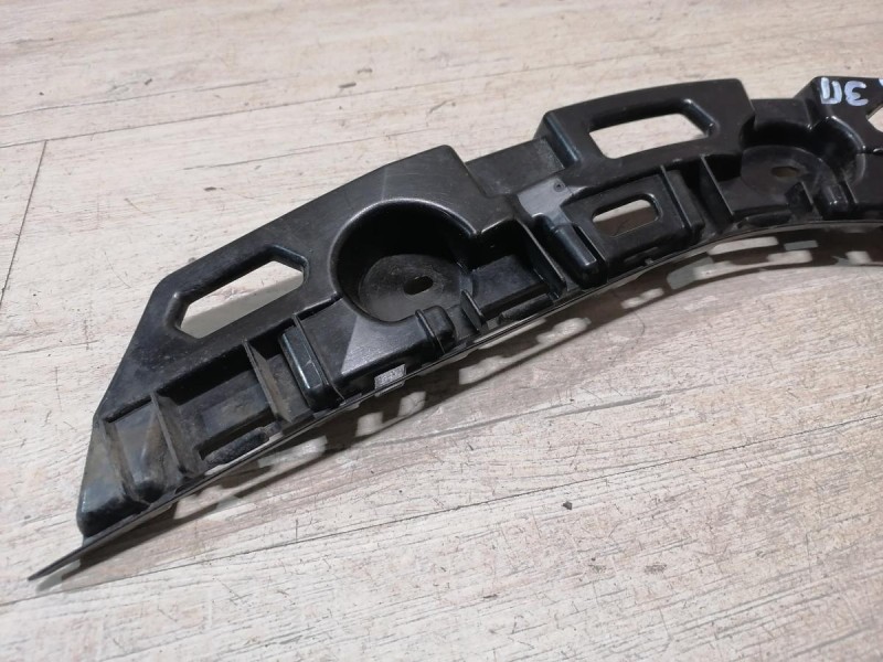 Rapid 2 крепление заднего бампера на крыло правое