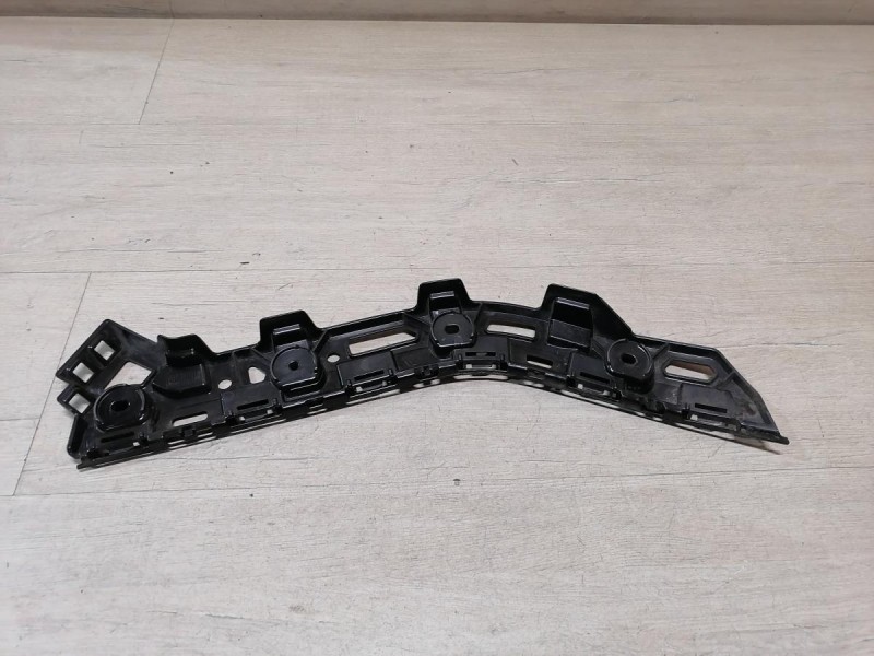 Rapid 2 крепление заднего бампера на крыло правое