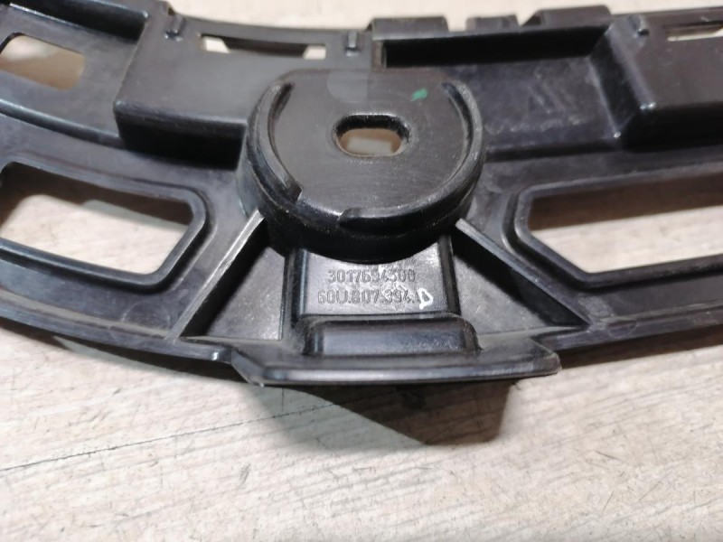 Rapid 2 крепление заднего бампера на крыло правое