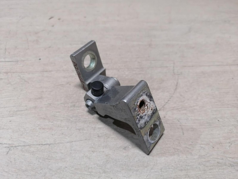 Rapid №2 петля двери левая