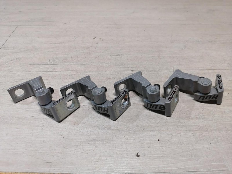 Rapid №2 петля двери правая