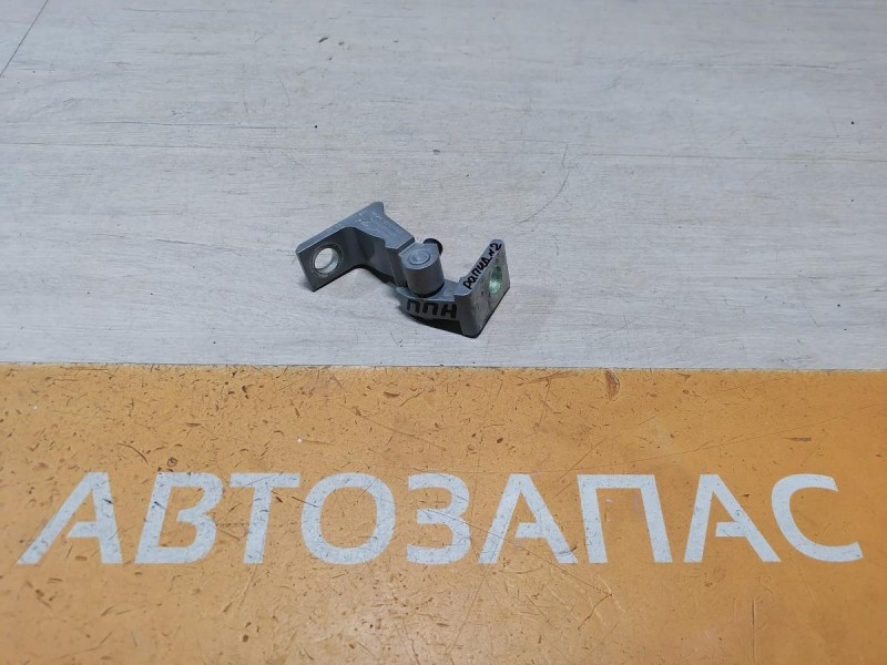 Rapid №2 петля двери правая