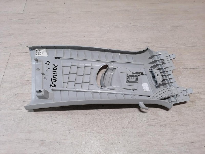 Rapid №2 обшивка средней стойки верхняя левая