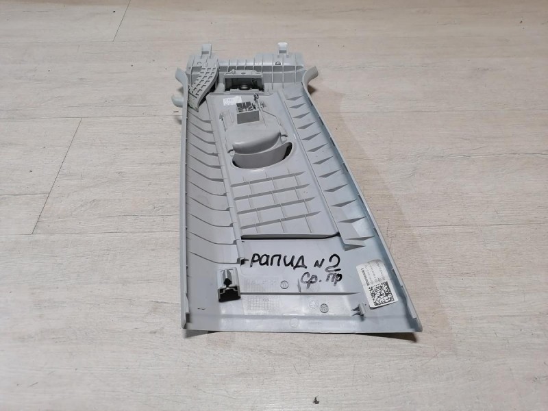 Rapid №2 обшивка средней стойки верхняя правая
