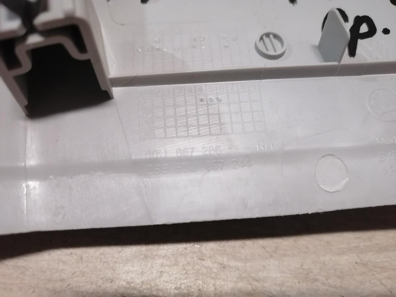 Rapid №2 обшивка средней стойки верхняя правая