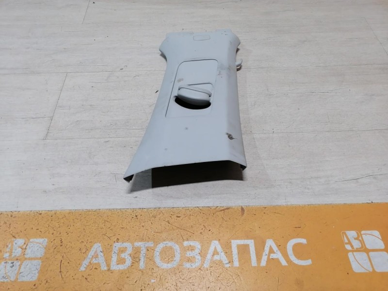 Rapid 2 обшивка средней стойки верхняя правая