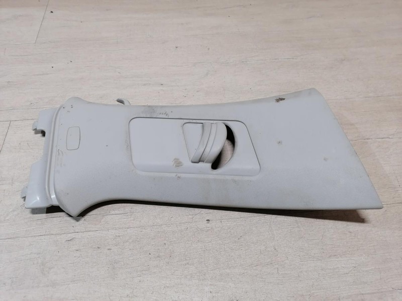 Rapid 2 обшивка средней стойки верхняя правая