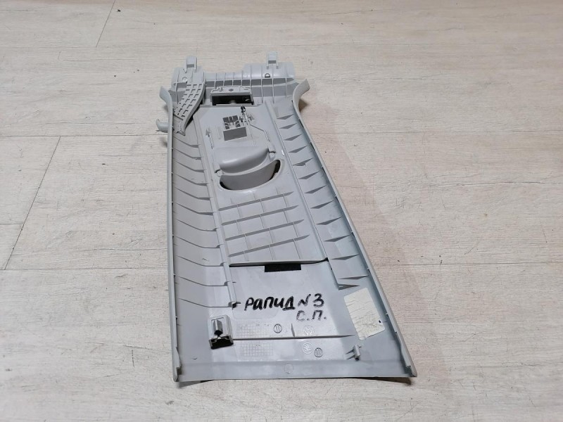 Rapid 2 обшивка средней стойки верхняя правая