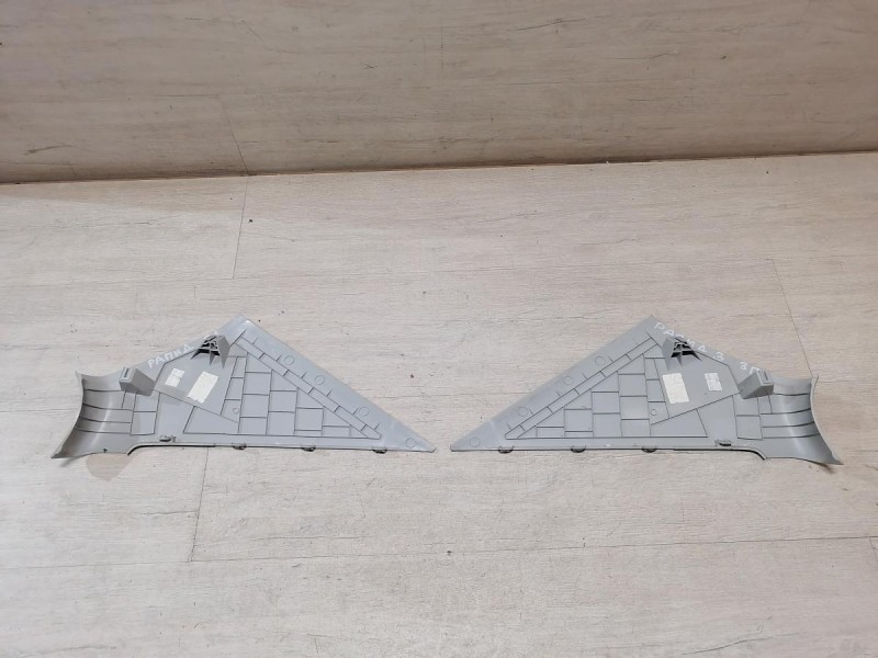 Rapid 2 обшивка задней стойки верхняя левая