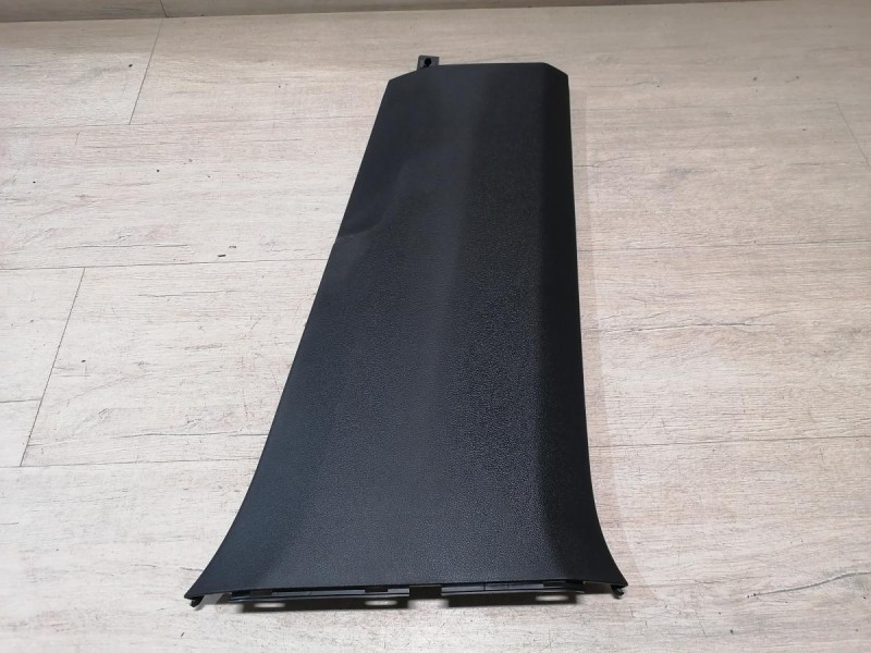 Rapid №2 обшивка средней стойки нижняя правая