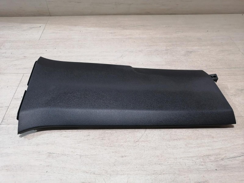 Rapid №2 обшивка средней стойки нижняя правая