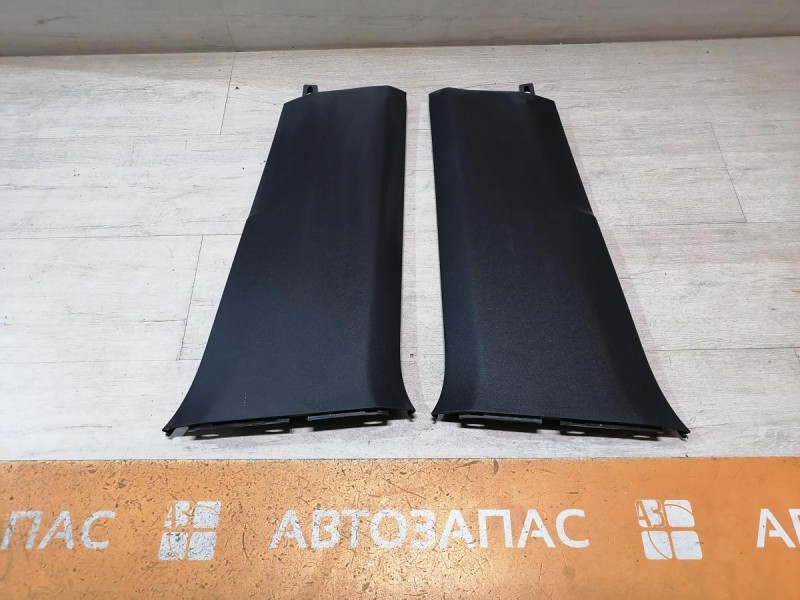 Rapid 2 обшивка средней стойки нижняя правая