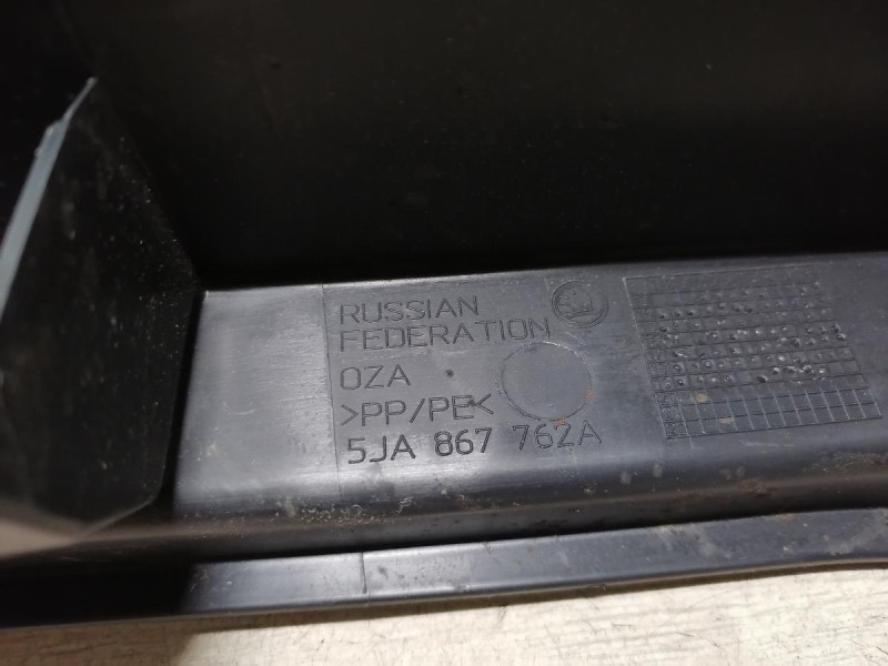 Rapid 2 обшивка задней стойки под полку правая