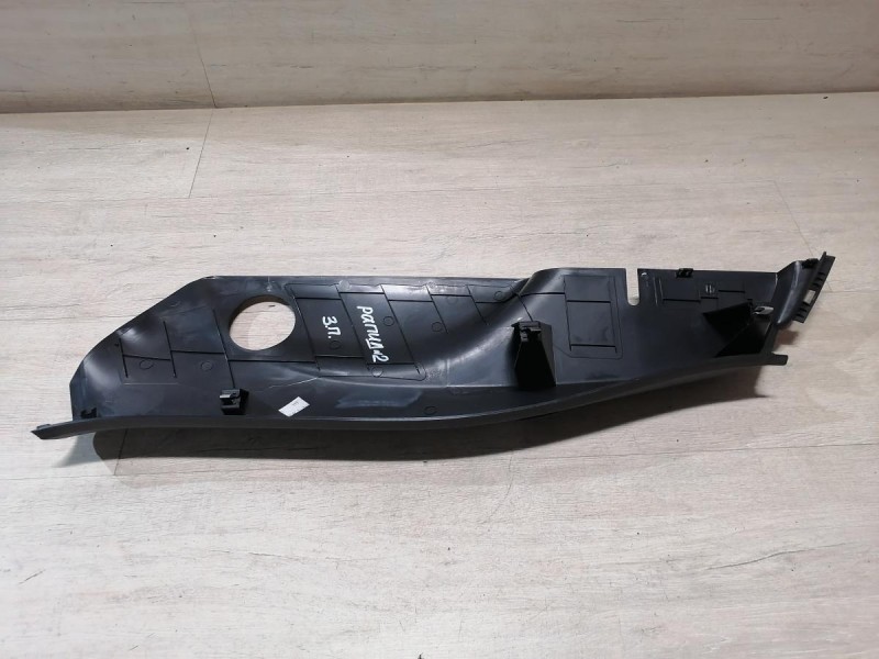 Rapid №2 обшивка задней стойки нижняя правая