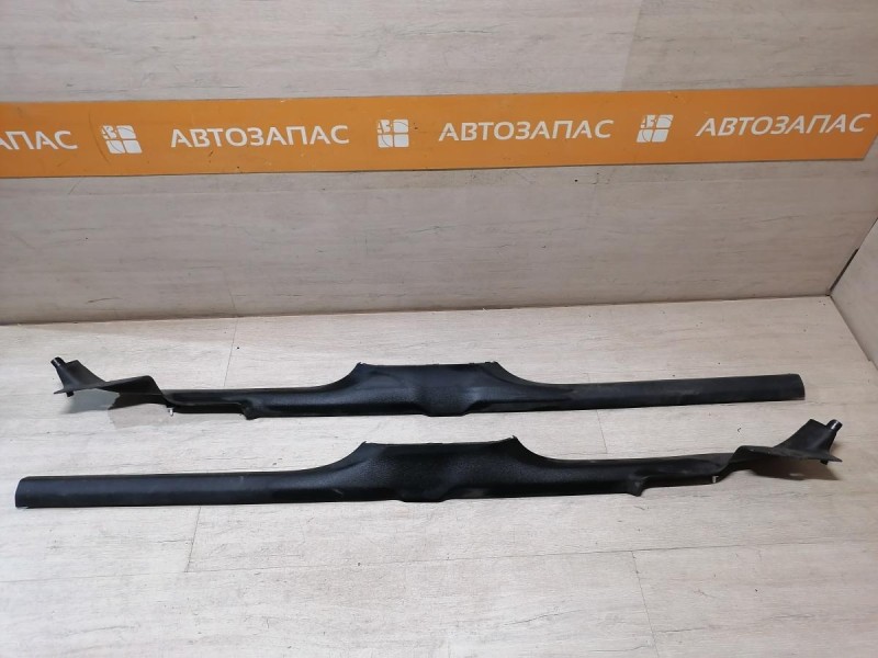 Rapid 2 обшивка порога правая