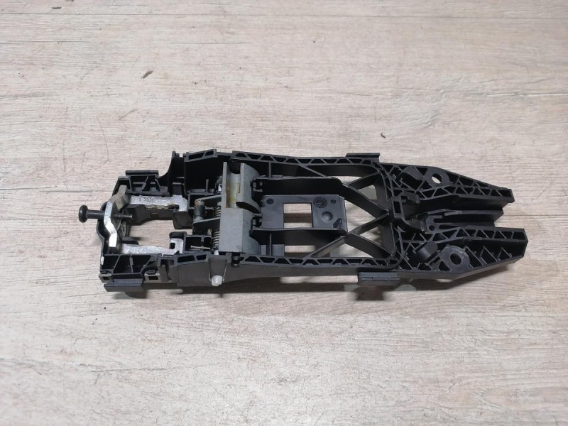 Rapid №2 кронштейн ручки двери передний левый