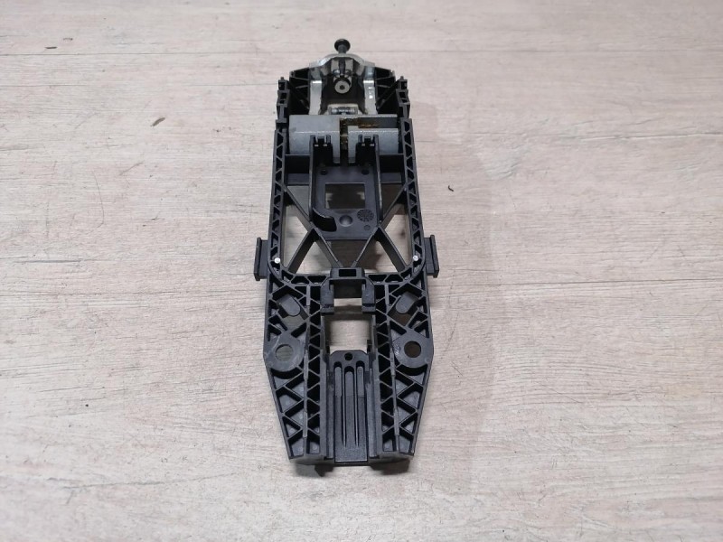 Rapid №2 кронштейн ручки двери передний левый