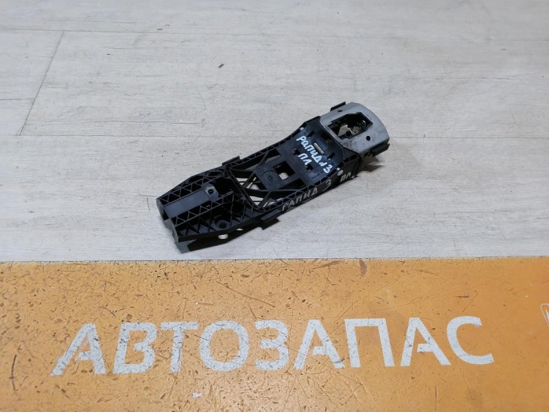 Rapid 2 кронштейн ручки двери передний левый